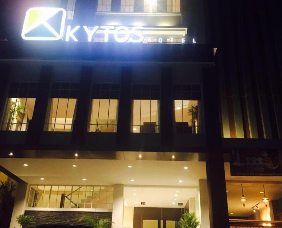 Kytos Hotel Бандунг Экстерьер фото
